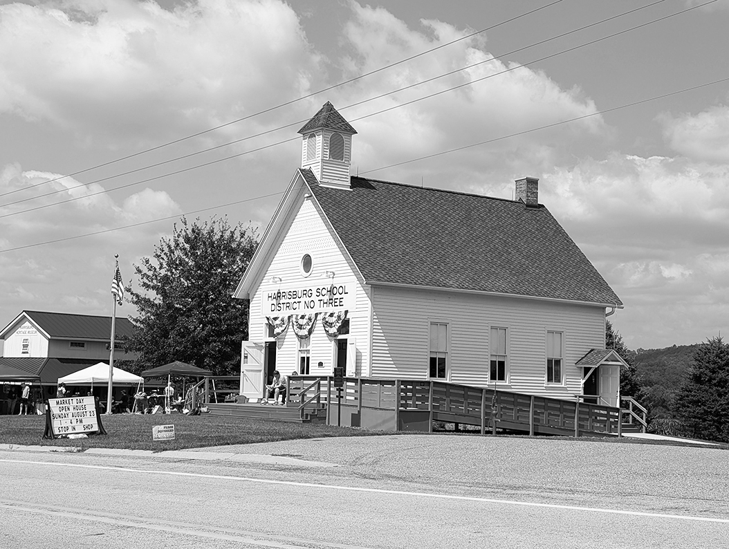 Market Day dawns clear and dry at Harrisburg Schoolhouse