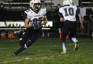 Brady Mikoniwicz (No. 85) gets the hand-off from QB Bryant Yanke (No. 10) Friday night for the Beaver football team in action at Baraboo. Mikoniwicz gained nine yards on the play but the Beavers fell short on the scoreboard, 24-0. (Photo by Troy Matz)
